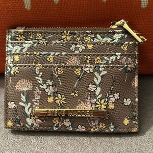 Steve Madden floral wallet 4 1/2in by 3 1/2in